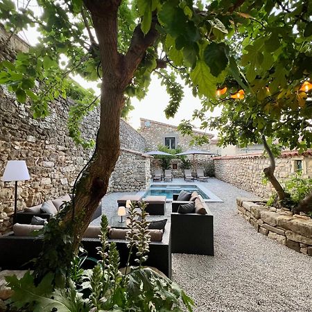 Hotel Maison Erica Saint-Mamert-du-Gard Esterno foto