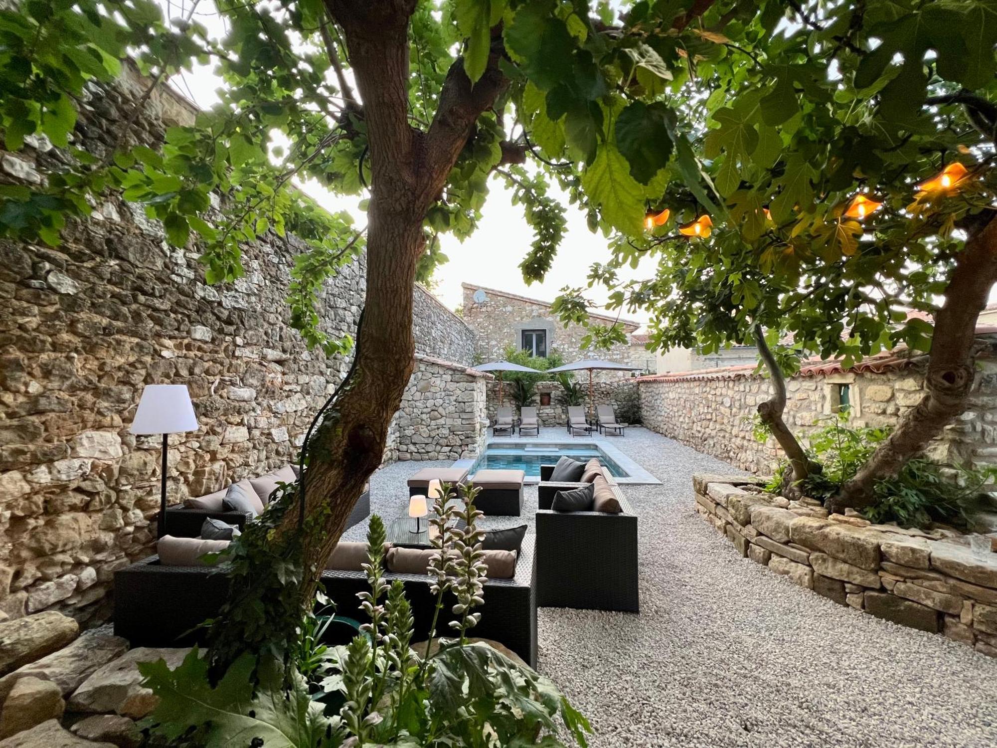 Hotel Maison Erica Saint-Mamert-du-Gard Esterno foto